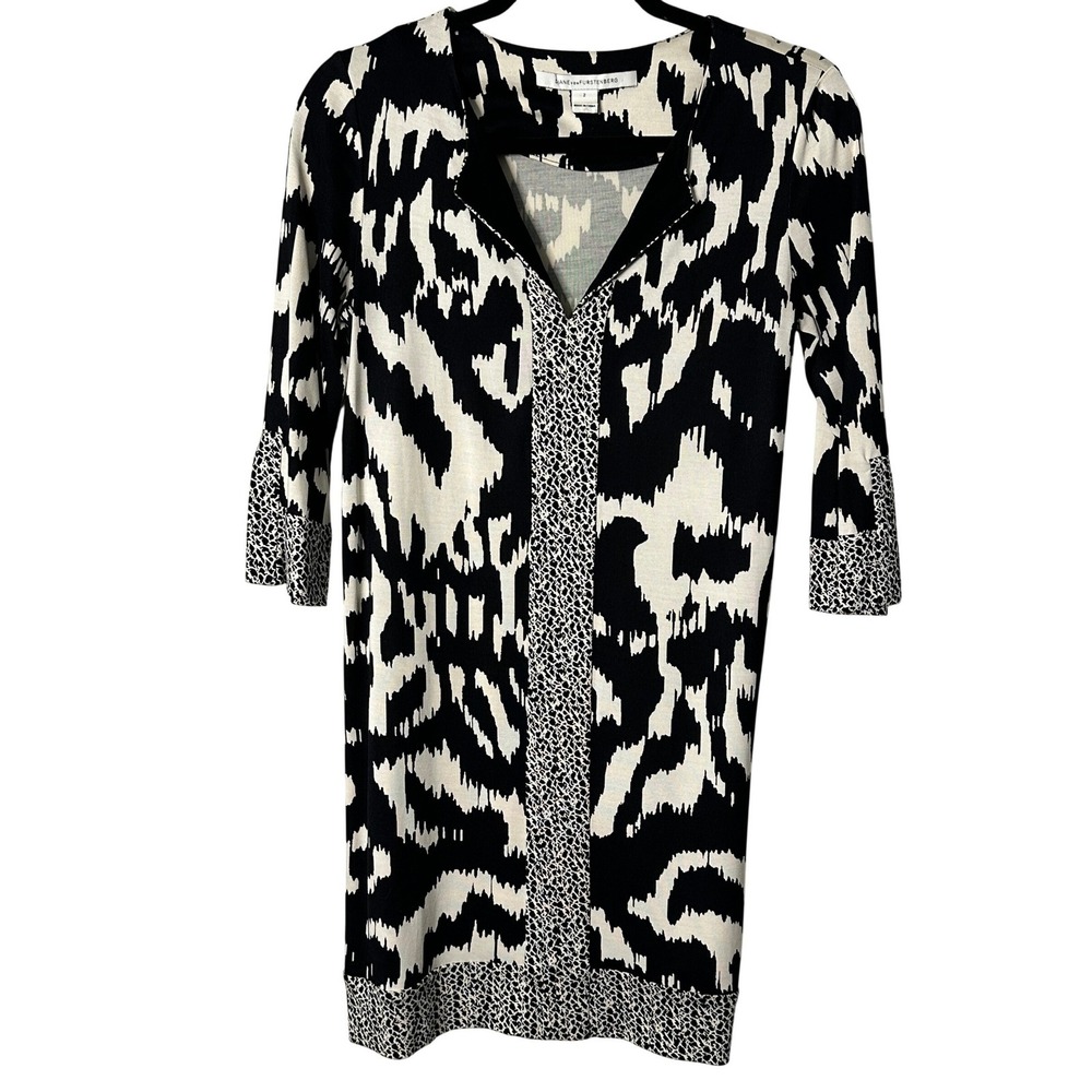 Diane von Furstenberg DVF Black White Silk Jersey Ikat V-Neck‎ Sheath Dress 2